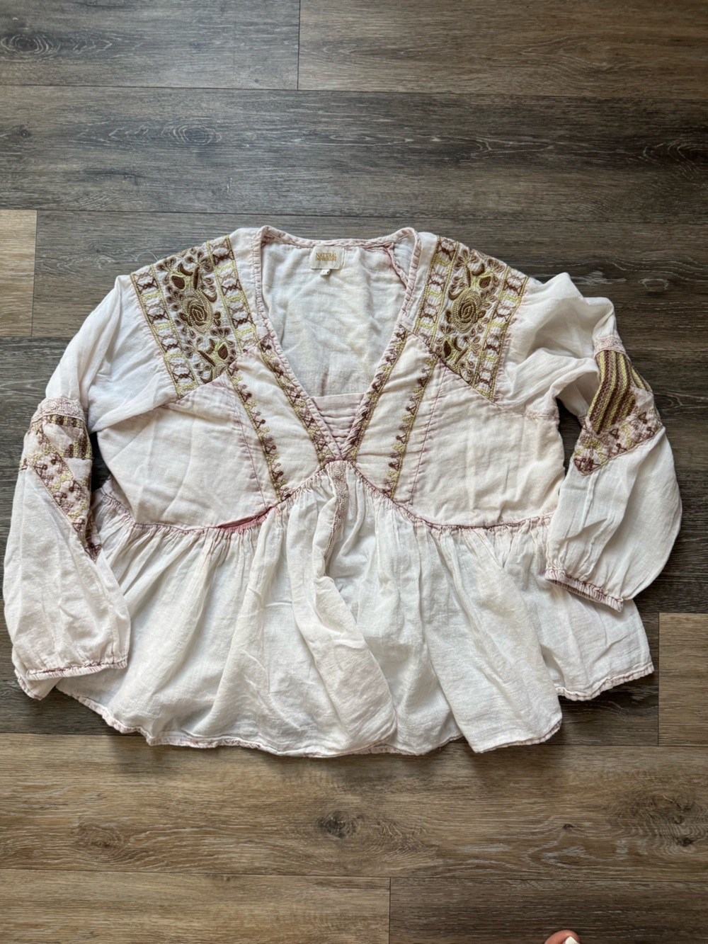 Natural Impressions White Boho Embroidered Peasant top sz L